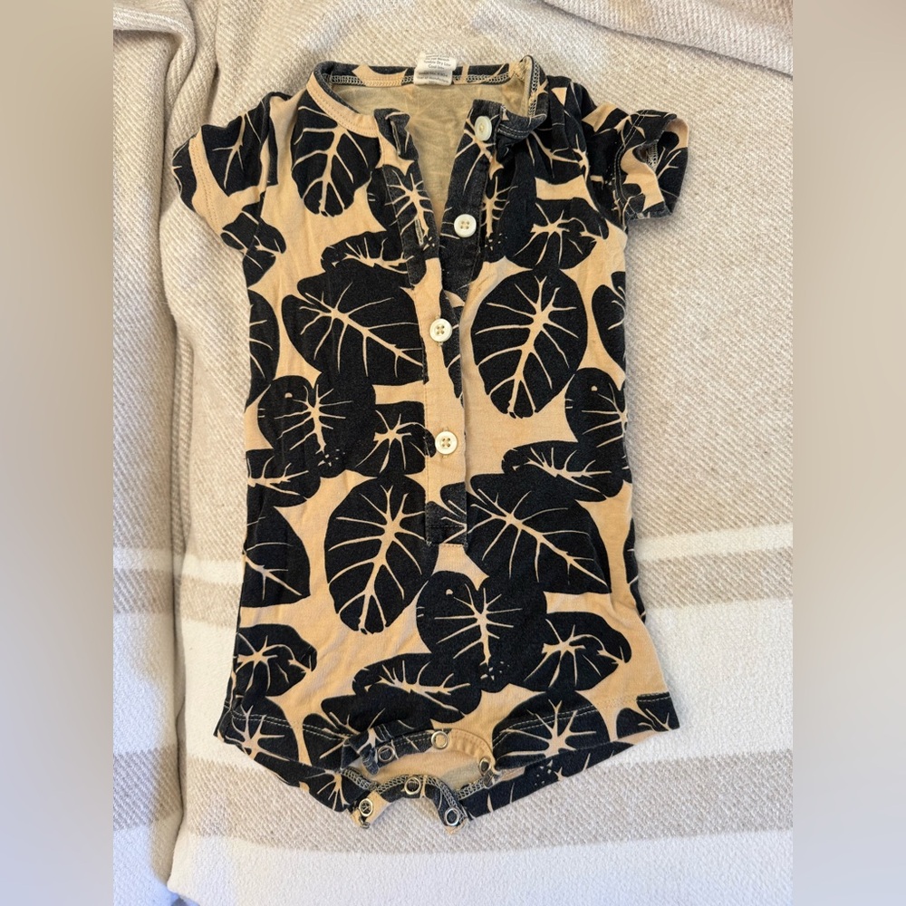 Kate Quinn leaf print onesie 3-6M